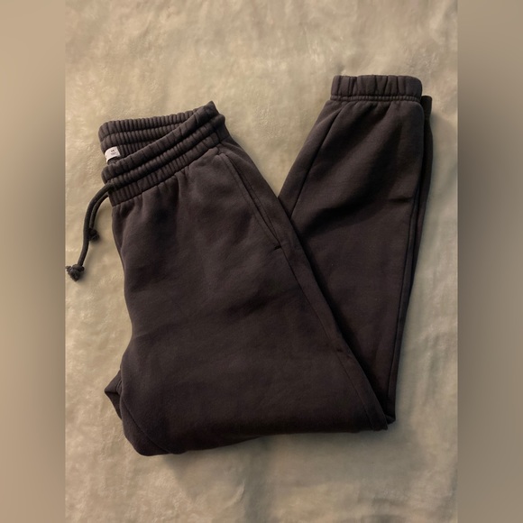 Aritzia TNA Perfect sweat pants - size XS - dark grey - Picture 3 of 4